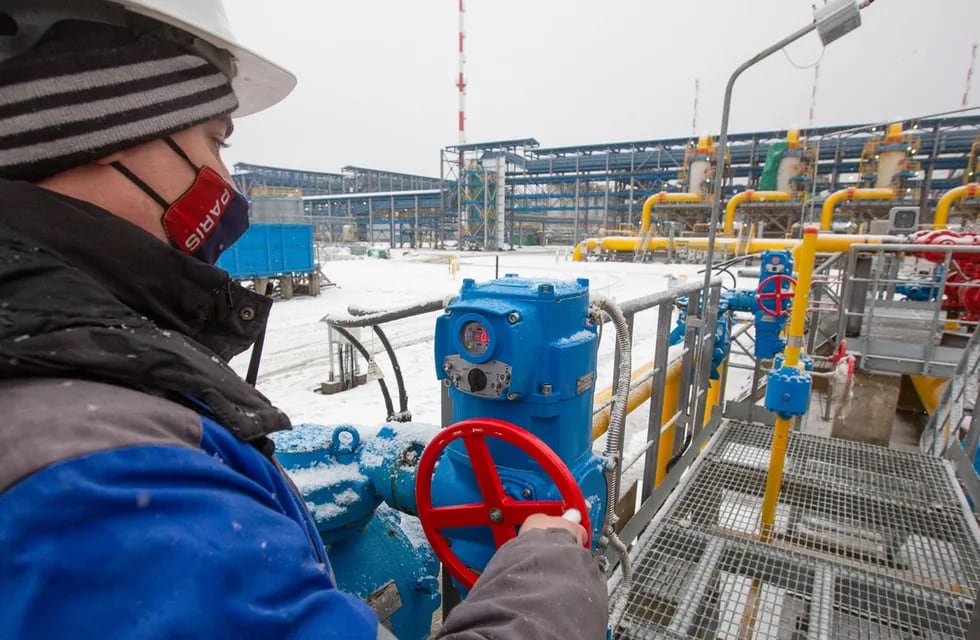 Rusia suspendió hoy el envío de gas natural a Finlandia, confirmaron las empresas encargadas del suministro a ambos lados de la frontera.