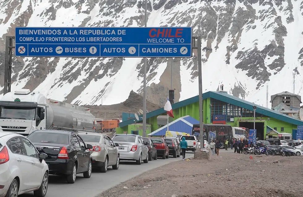 En el comienzo del fin de semana largo, el paso a Chile estará cerrado por nevadas. Foto: Archivo Los Andes.
