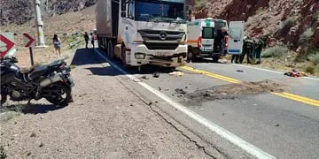 Un motociclista está grave tras chocar contra un camión brasileño en la ruta 7