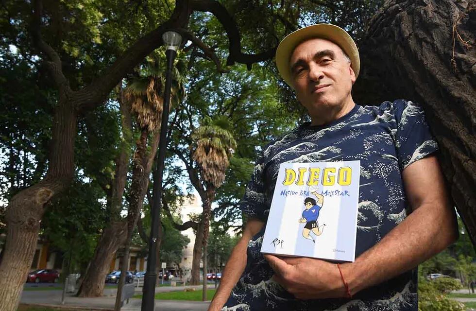 Miguel Rep, con su última gran obra. El escritor, dibujante y humorista se encuentra en Mendoza y hoy hablará en el Le Parc.