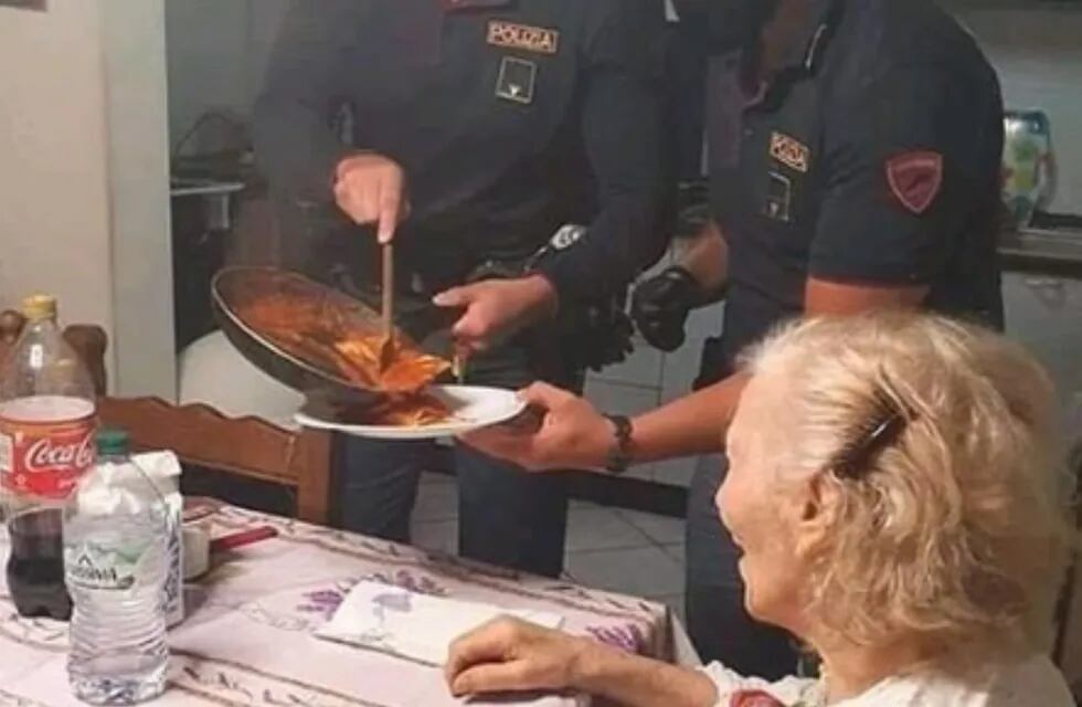 Una jubilada se encontraba postrada en su cama y tuvo que llamar a la policía para que la alimentaran.