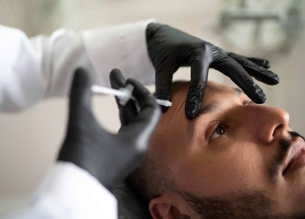 Cada vez son más los hombres que buscan este tipo de tratamientos estéticos no invasivos para mejorar su piel.