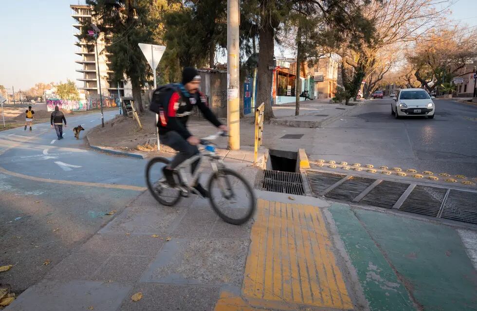 Ciclovía, Sistema municipal de bicicletas  de Godoy Cruz y Capital, se unificarán para formar parte de la provincia.
Foto: Ignacio Blanco / Los Andes