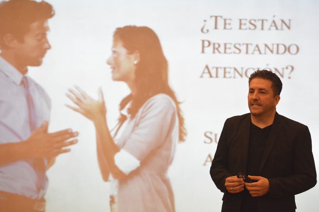 En 2020 Hugo Lescano estuvo en el auditorio Adolfo Calle y habló de cómo detectar mentiras