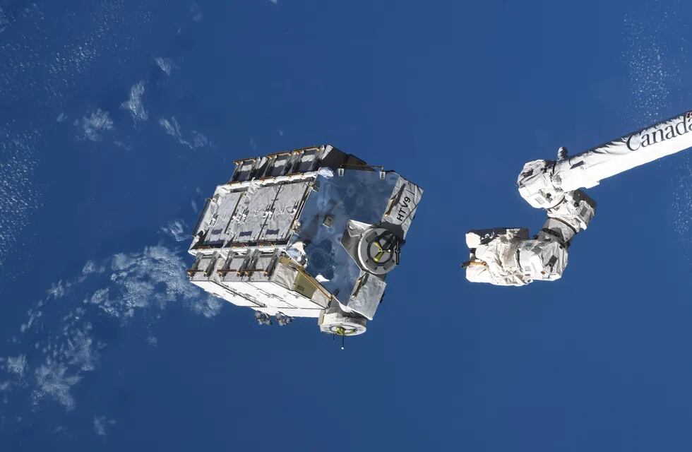 Un carguero espacial que llevó baterías a la Estación Espacial Internacional se quemó tras reingresar a la atmósfera. NASA