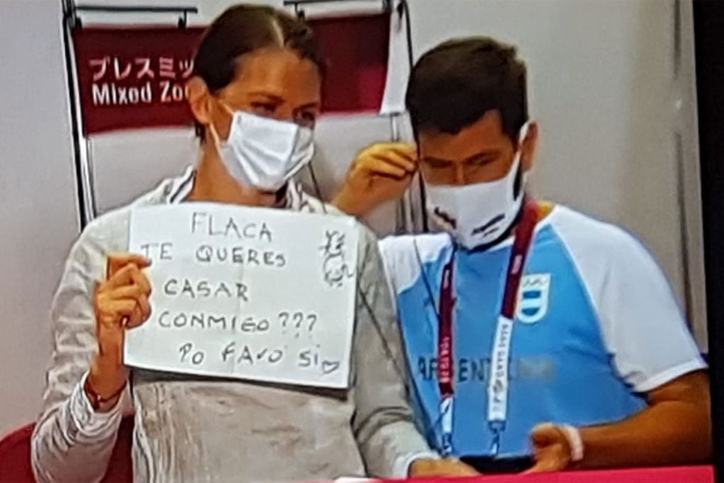 Belén Pérez Maurice y Lucas Saucedo compartieron sus terceros Juegos Olímpicos y se casarán. El novio y entrenador hizo la propuesta en vivo. (Captura de pantalla) 