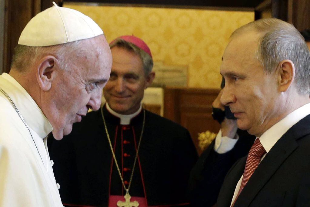 “Putin no se detiene, estoy dispuesto a reunirme con él en Moscú”, afirmó el Papa Francisco.