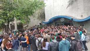 Alumnos de la universidad del Aconcagua reclaman por un aumento de 100% en las cuotas en 8 meses