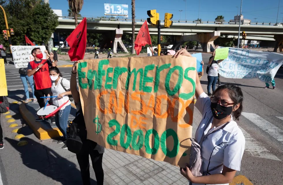 En puja. El botín de guerra parecen ser los empleados no profesionales, nucleados en el Régimen 15, donde ATE tiene mayoría. Foto: Ignacio Blanco / Los Andes.