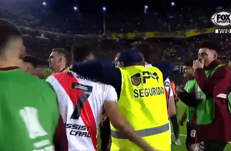 Copa Libertadores: el abrazo del empleado de seguridad que se hizo viral