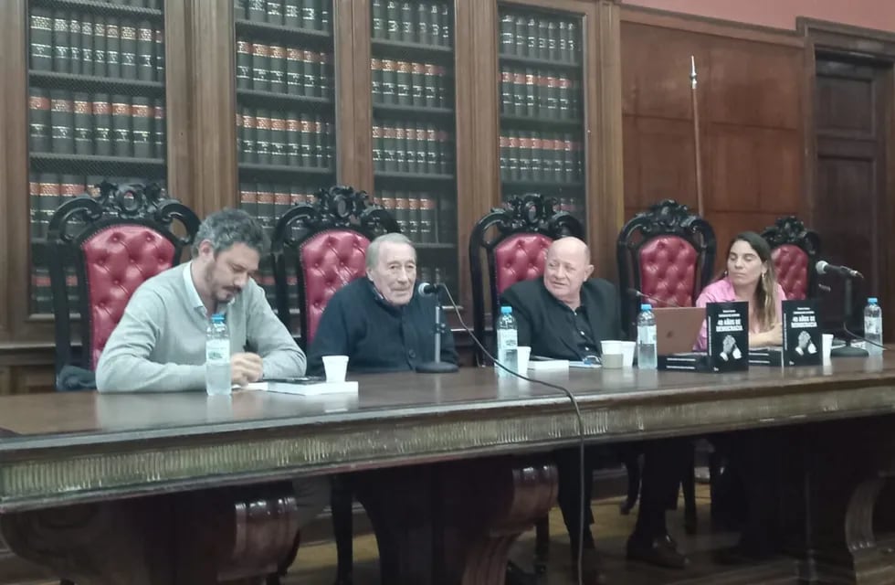 Presentación del libro Crónicas de Alfonso. 40 años de democracia" en la Facultad de Derecho de la UBA.