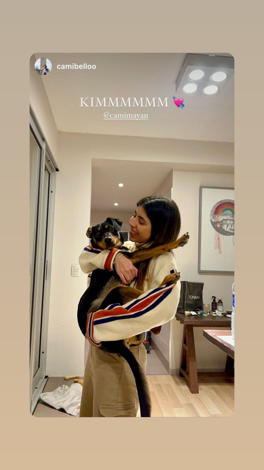 Camila Mayan se reencontró con su perrita, Kim.