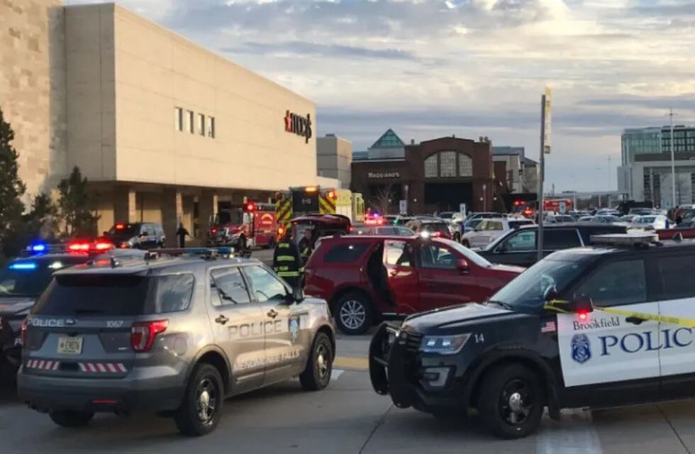 Fuerte operativo policial tras un tiroteo en un centro comercial de Estados Unidos
