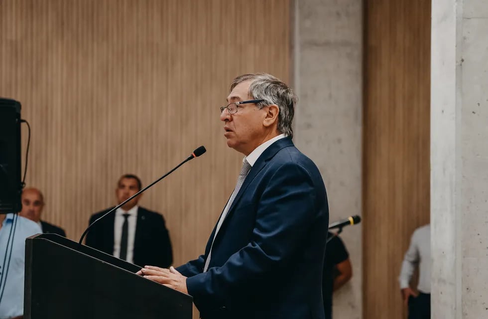 Darío Rosenzvit, presidente del Grupo IVISA, durante el acto de inauguración del Hotel Del Bono Center.