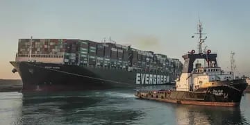 Reflotaron el buque Ever Given en el Canal de Suez
