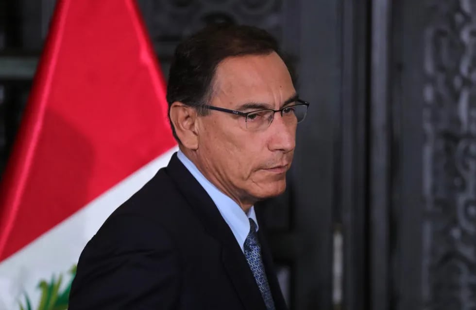 Martín Vizcarra, expresidente de Perú, acusado de liderar una presunta red de corrupción durante su mandato.