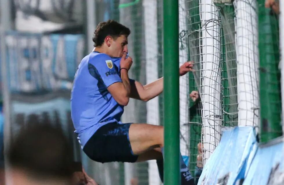 Daniel Barrea, sería nueva incorporación de Godoy Cruz, festeja su gol ante Claypole, por la Copa Argentina. Ganó Belgrano 1-0 en Junín. (Prensa Belgrano)