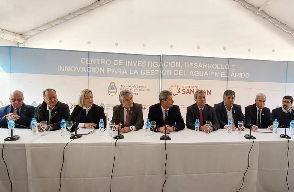 La comitiva fue presidida por el ministro nacional Daniel Filmus y por el gobernador sanjuanino Sergio Uñac. Foto: INTA