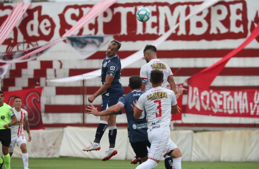 En un partido muy parejo, Independiente y Barracas Central igualan 1-1./ Gentileza: Tato Pagano