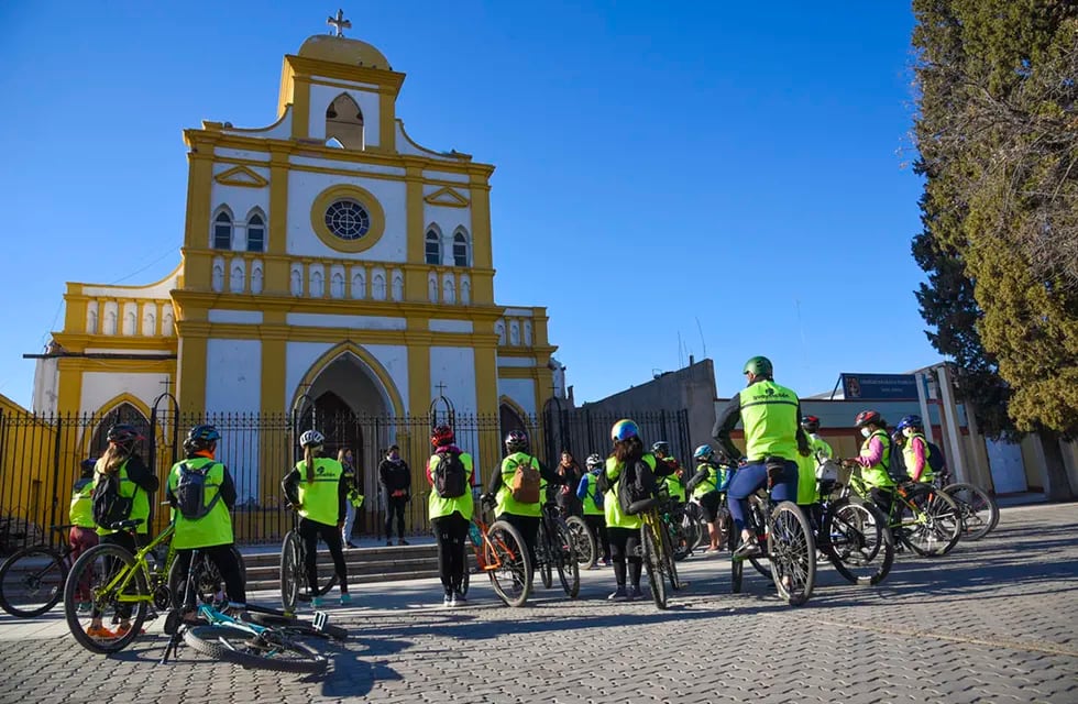 Un paseo en bici para conocer la historia, los artistas y los productores agrícolas de Guaymallén