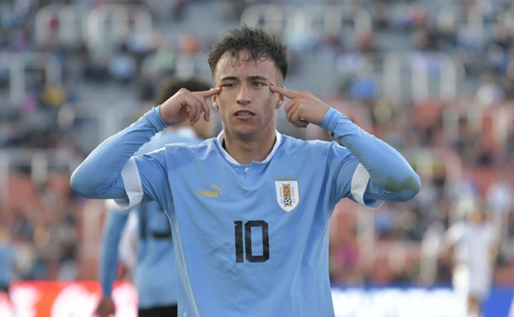 Uruguay derrotó a Túnez y se metió en octavos de final. / Orlando Pelichotti (Los Andes).