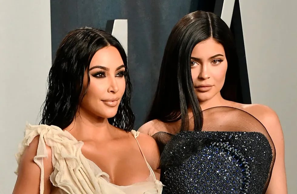 Kim Kardashian logró enfurecer a su hermana menor Kyle al postear imágenes de antes de sus cirugías.