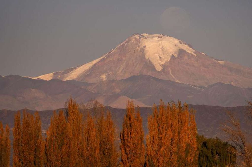 
La belleza del Volcán Tupungato | Foto: Ignacio Blanco / Los Andes
   