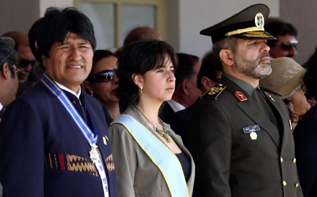 2011: Ahmad Vahidi, junto al expresidente boliviano Evo Morales y la por entonces ministra de Defensa boliviana, María Cecilia Chacón - 