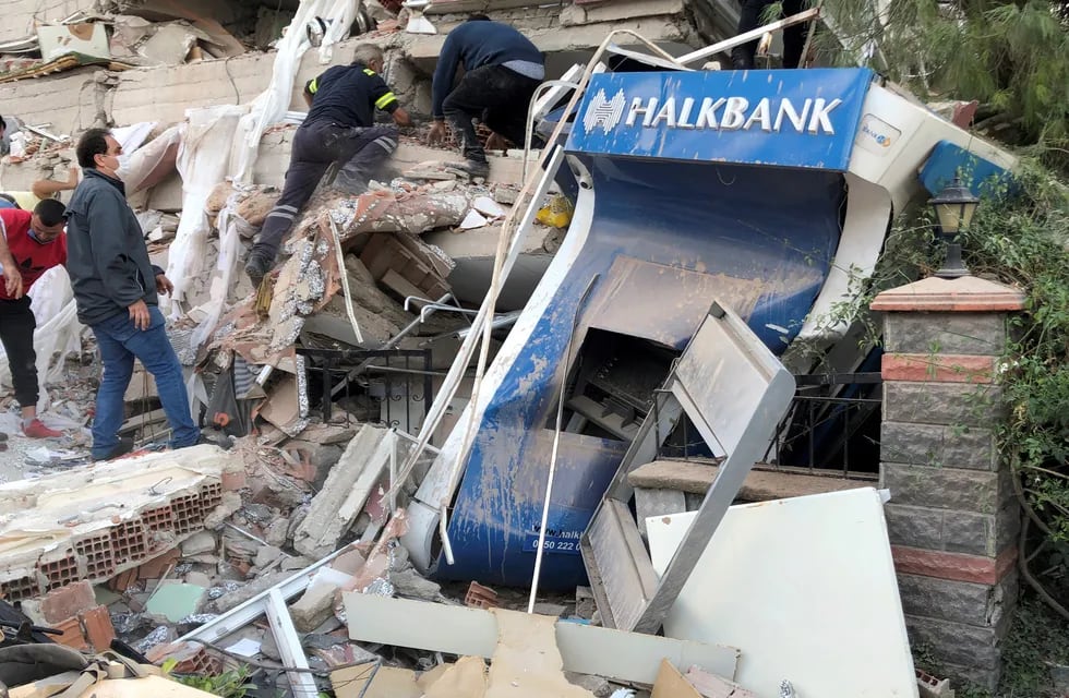 El terremoto ya dejó, al menos, 14 muertos y cerca de 500 heridos. Foto: AP