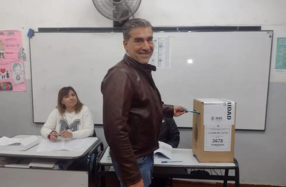 Votó Mario Vadillo.