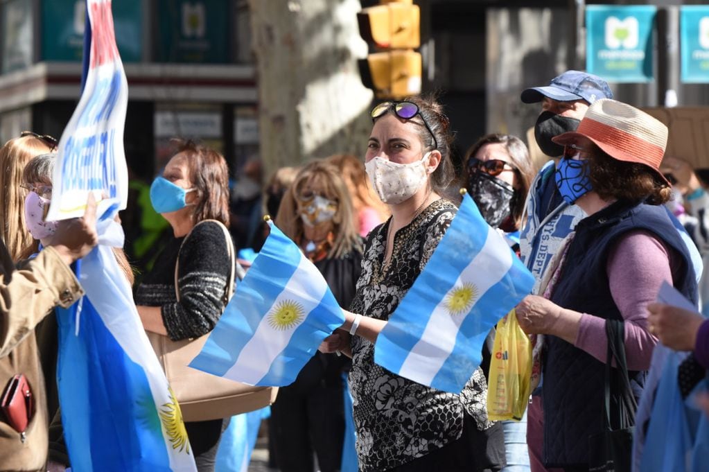 Mendocinos salieron a la calle para mostrar su disconformismo con las medidas impuestas por el Gobierno Foto: Mariana Villa