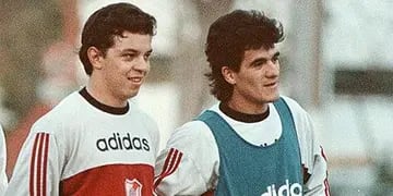 Una imagen de 1996, con dos jóvenes futbolistas de River: Gallardo y Ortega.