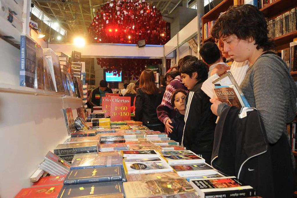 Con más de 70 stands comenzó la Feria del Libro en el Le Parc (2018)