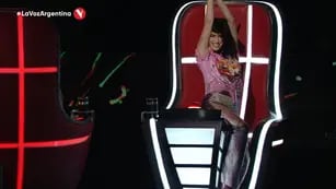 Lali Espósito le bailó a un participante de La Voz Argentina para convencerlo de quedarse con ella