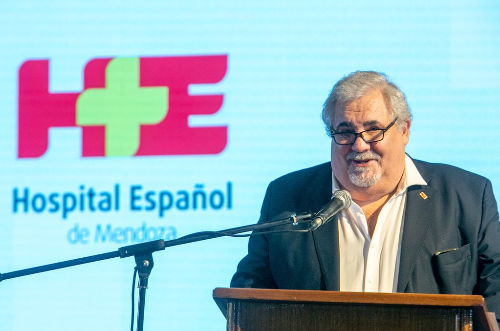 Ing. Jorge Sanchis con su discurso, como Presidente de la Junta Directiva del Hospial Español de Mendoza