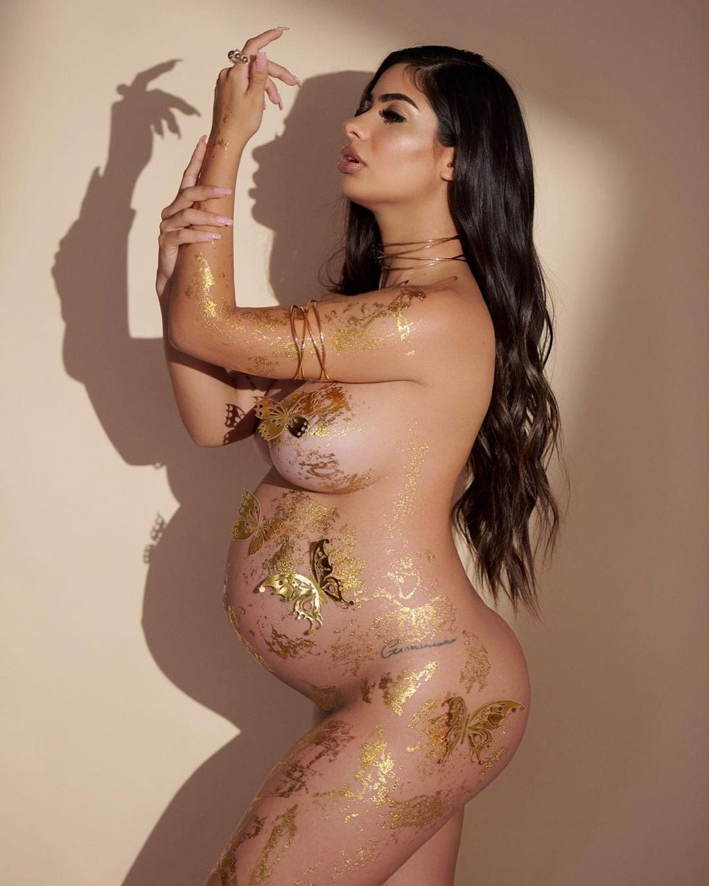 Daniela Celis lució su embarazo.