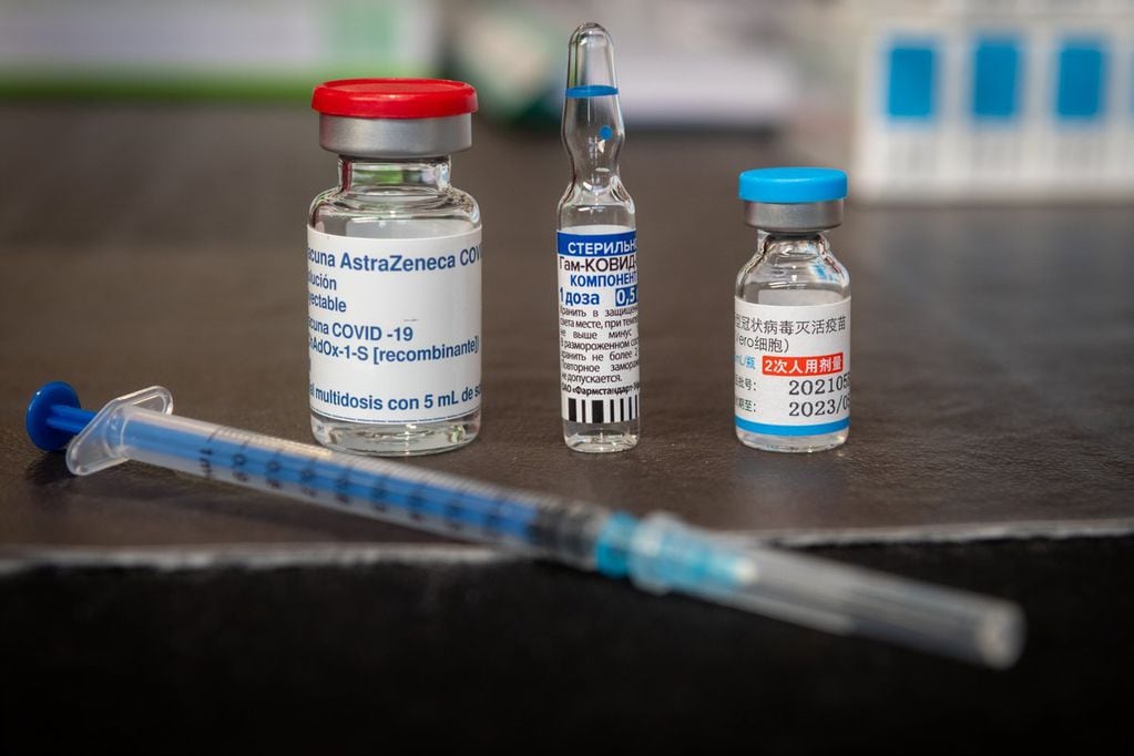 AstraZeneca, Sputnik V y Sinopharm, las tres vacunas que se aplican en Argentina - 