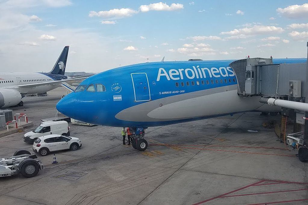 Se tomó un avión hacia Argentina y en pleno vuelo manifestó síntomas de coronavirus