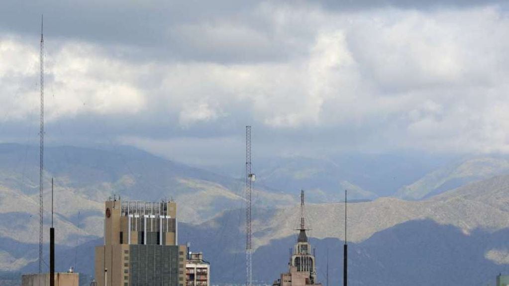Pronóstico: se espera un domingo con poca nubosidad y vientos moderados en Mendoza