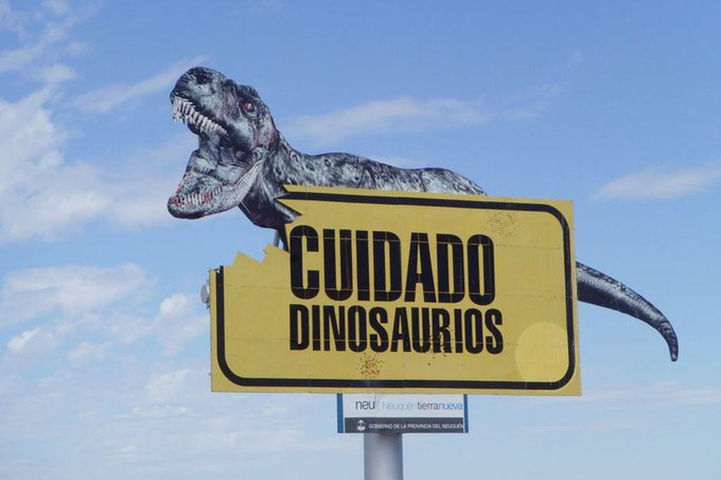 Un periodista reconocido pidió por Twitter que Neuquén coloque un dinosaurio en su bandera.