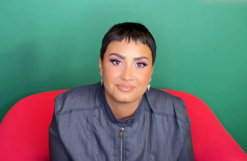 Demi Lovato reveló que se identifica como una persona no binaria (archivo)