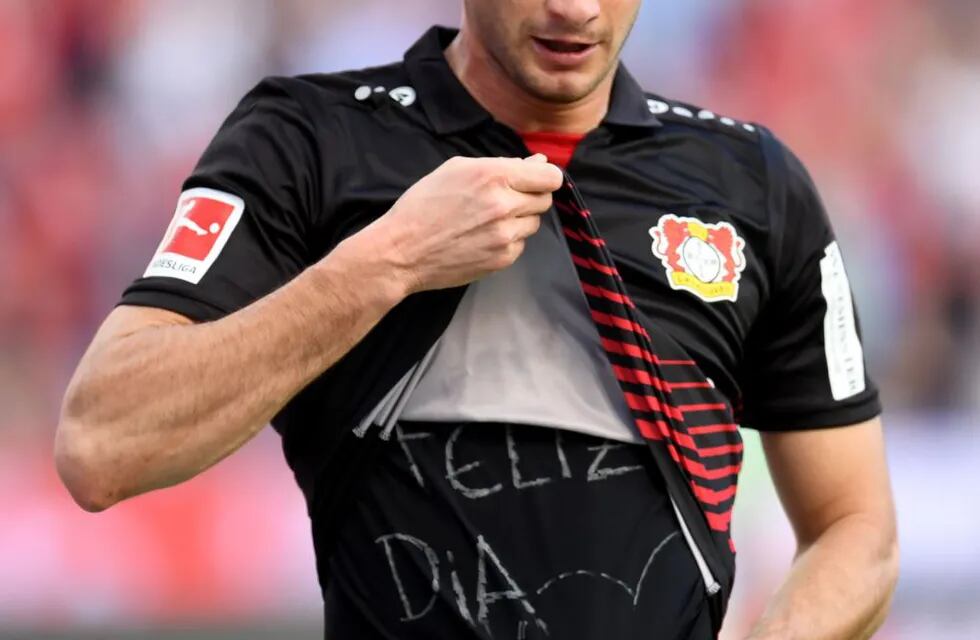 Alario marcó un gol en Alemania y se lo dedicó a su madre