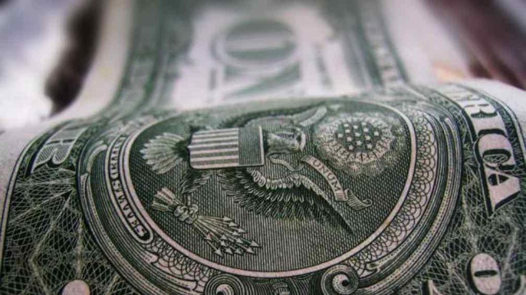 El dólar en el mercado paralelo reaccionó a la inestabilidad social y política (Archivo)