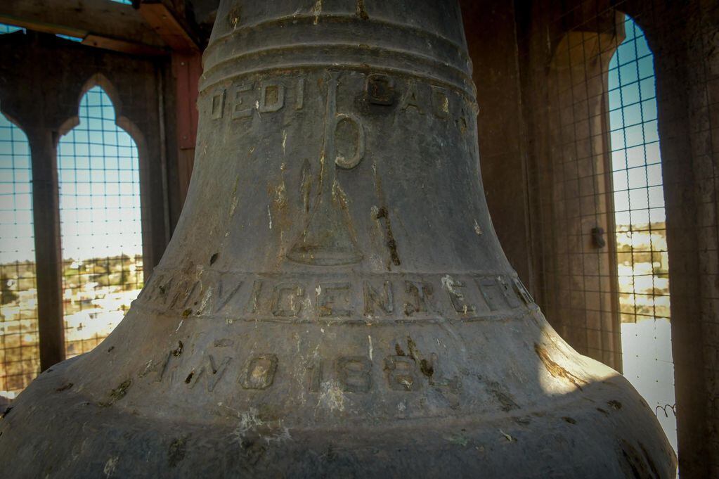 La antiguas campanas de bronce pertenecieron a la Parroquia original, y datan de 1884.