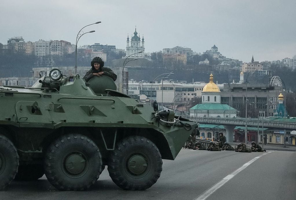 Guardia nacional ucraniana en Kiev esperando al ejército ruso