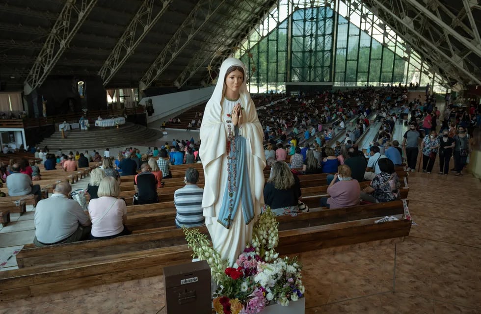 Día de la Virgen de Lourdes en El Challao
Con distanciamiento social y sin procesión al santuario de Lourdes para evitar riesgos de contagio de Covid-19.