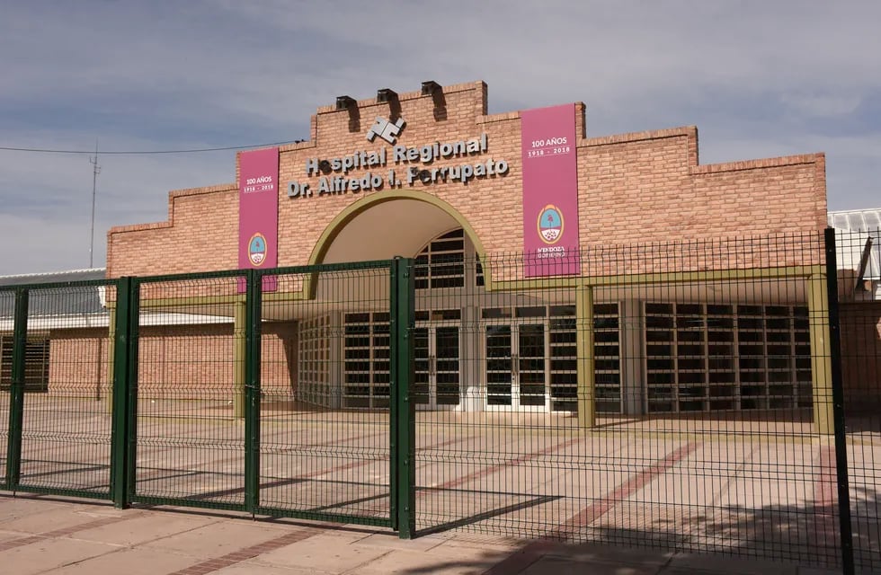 Frente del Hospital Perrupato en San Martín. Foto: Mariana Villa