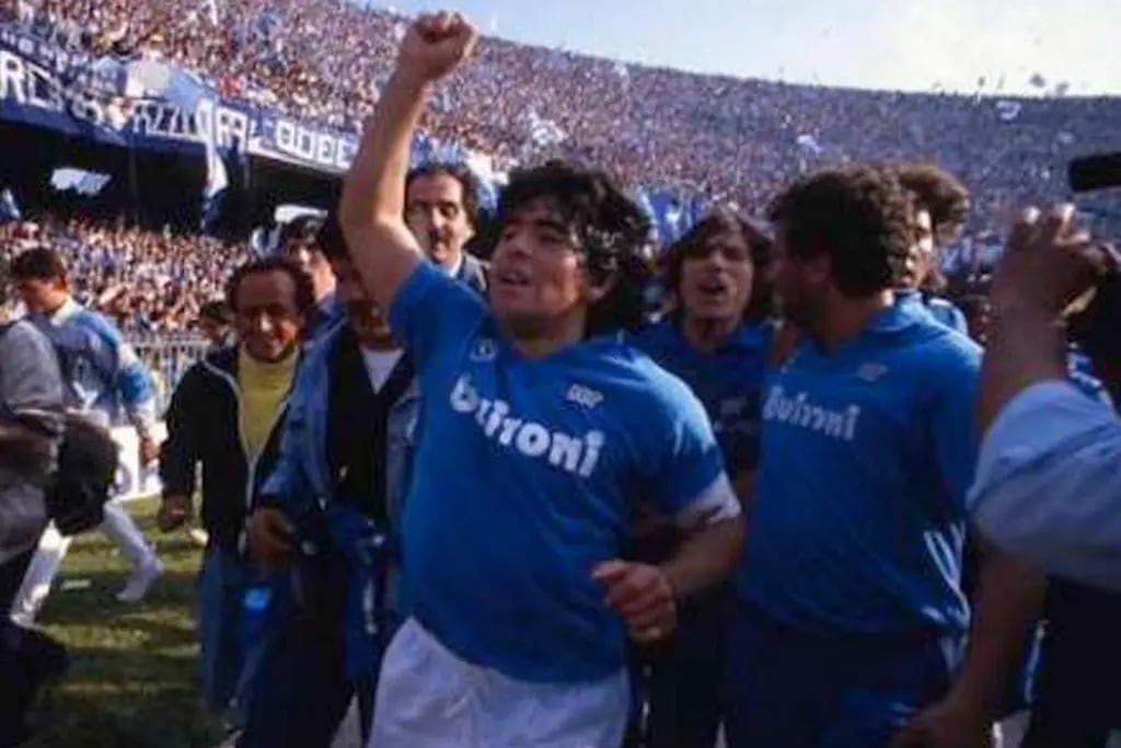  Diego Maradona fue clave para el primer título del Napoli.