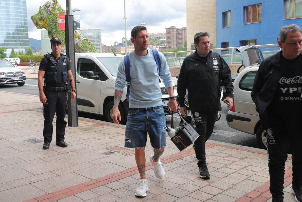 Lionel Messi en su arribo a Bilbao para jugar la Finalissima. (Argentina)