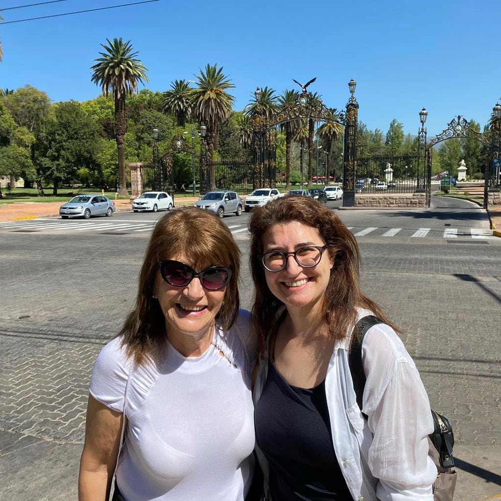 Lucía y su mamá, Lucía Morales, de paseo por Mendoza